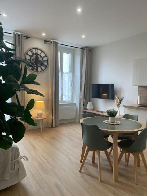 Joli Appartement Avec Parking - Proche Centre Ville Chartres Bagian luar foto