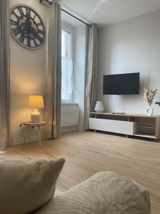 Joli Appartement Avec Parking - Proche Centre Ville Chartres Bagian luar foto