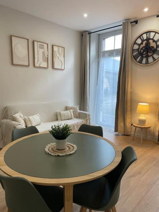 Joli Appartement Avec Parking - Proche Centre Ville Chartres Bagian luar foto