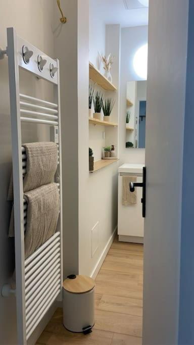 Joli Appartement Avec Parking - Proche Centre Ville Chartres Bagian luar foto