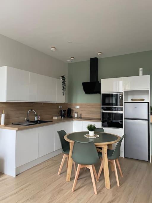 Joli Appartement Avec Parking - Proche Centre Ville Chartres Bagian luar foto